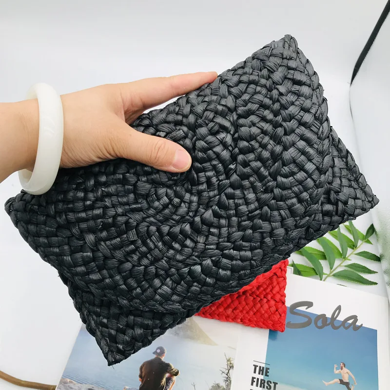 Women's Hand-Woven Handbag Boho Solid Color Straw Rattan Weave Corn Husk Handmade Envelope Wallet Females Coin Purses