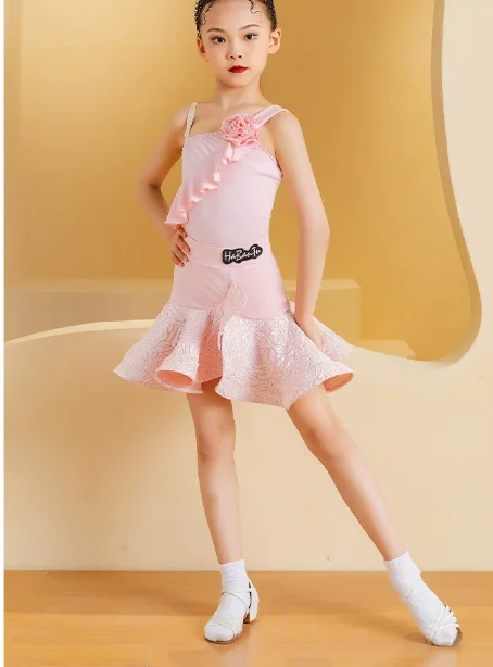 

Новое поступление! 1 компл./лот, детские модные костюмы для латинских танцев, топ на одно плечо и юбка с оборками для девочек