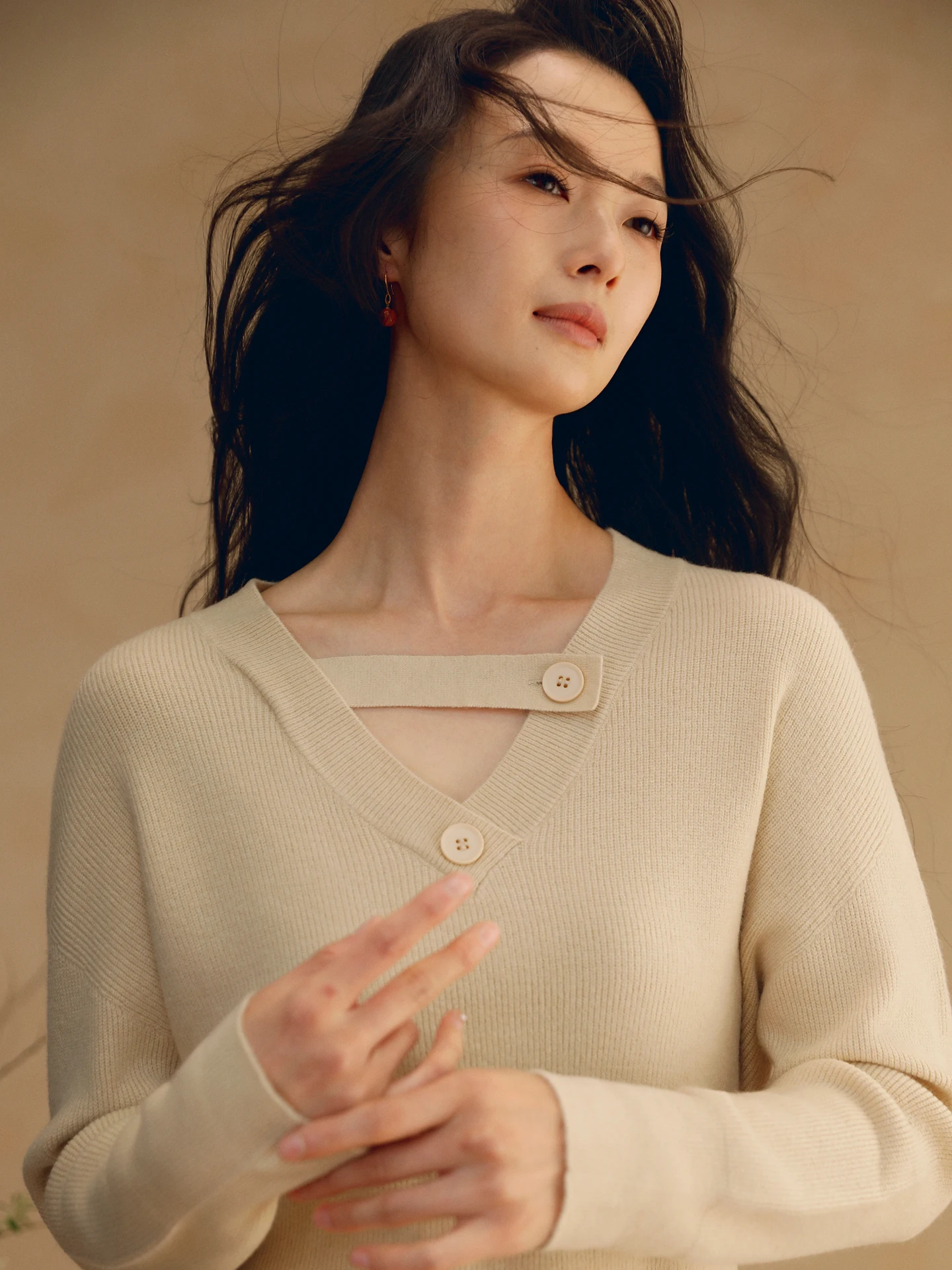 

Casual Wool Knitted Sweater with Button V-Ne Hollow out Design Faionable Loose Fit Women's Top for Spring 2026
