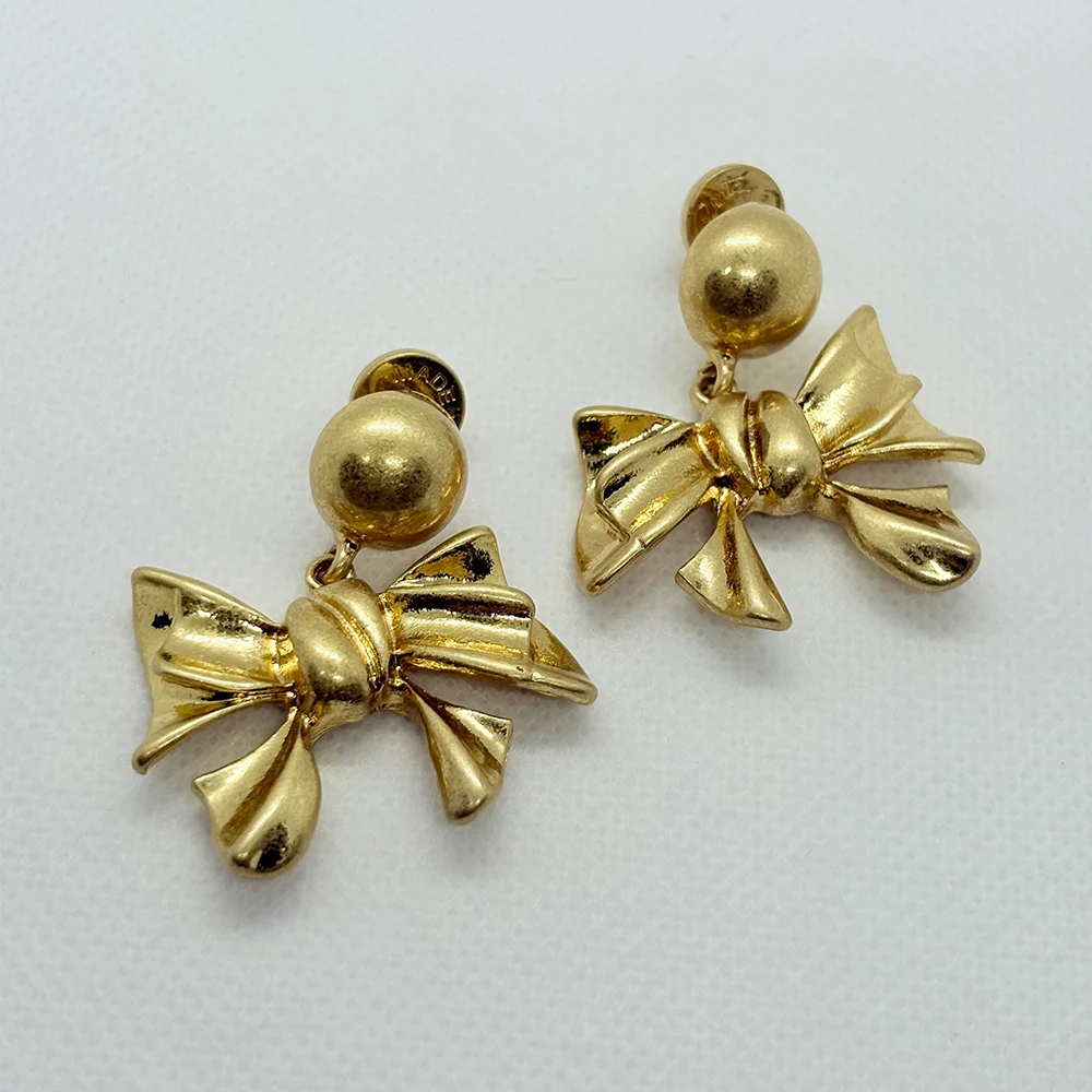 

OS Vintage Minimalist Bow Earrings for Women, Elegant Earrings Clip-On No Piercing, Versatile Fashion Jewelry for Daily Wear
