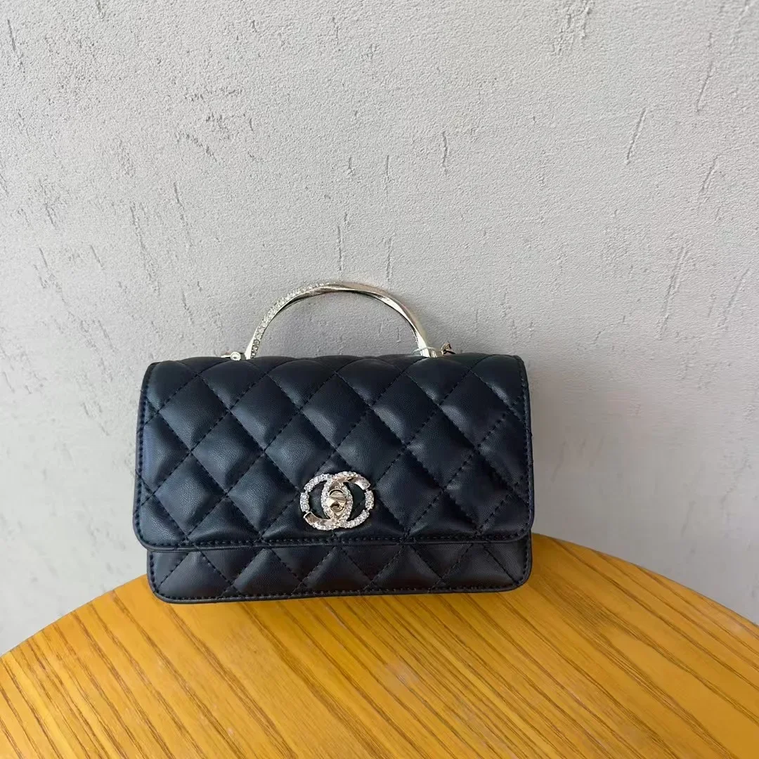

2025 Fashion Little Fragrant Wind Belt Diamond Handle Diamond Grid Chain Bag Women's Exquisite Handbag Crossbody Small Bag