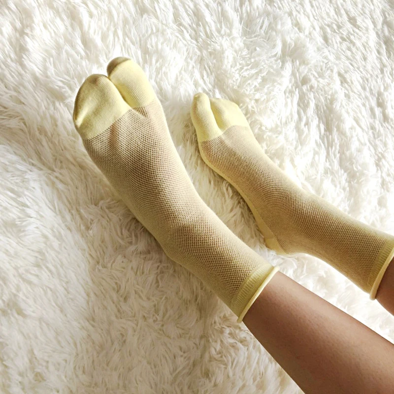 High Quality Comfortable Summer Ultra-Thin Split Toe Woman Cotton Socks Golden Silk Stripe Two-Toed Japanese Harajuku Tabi Sox