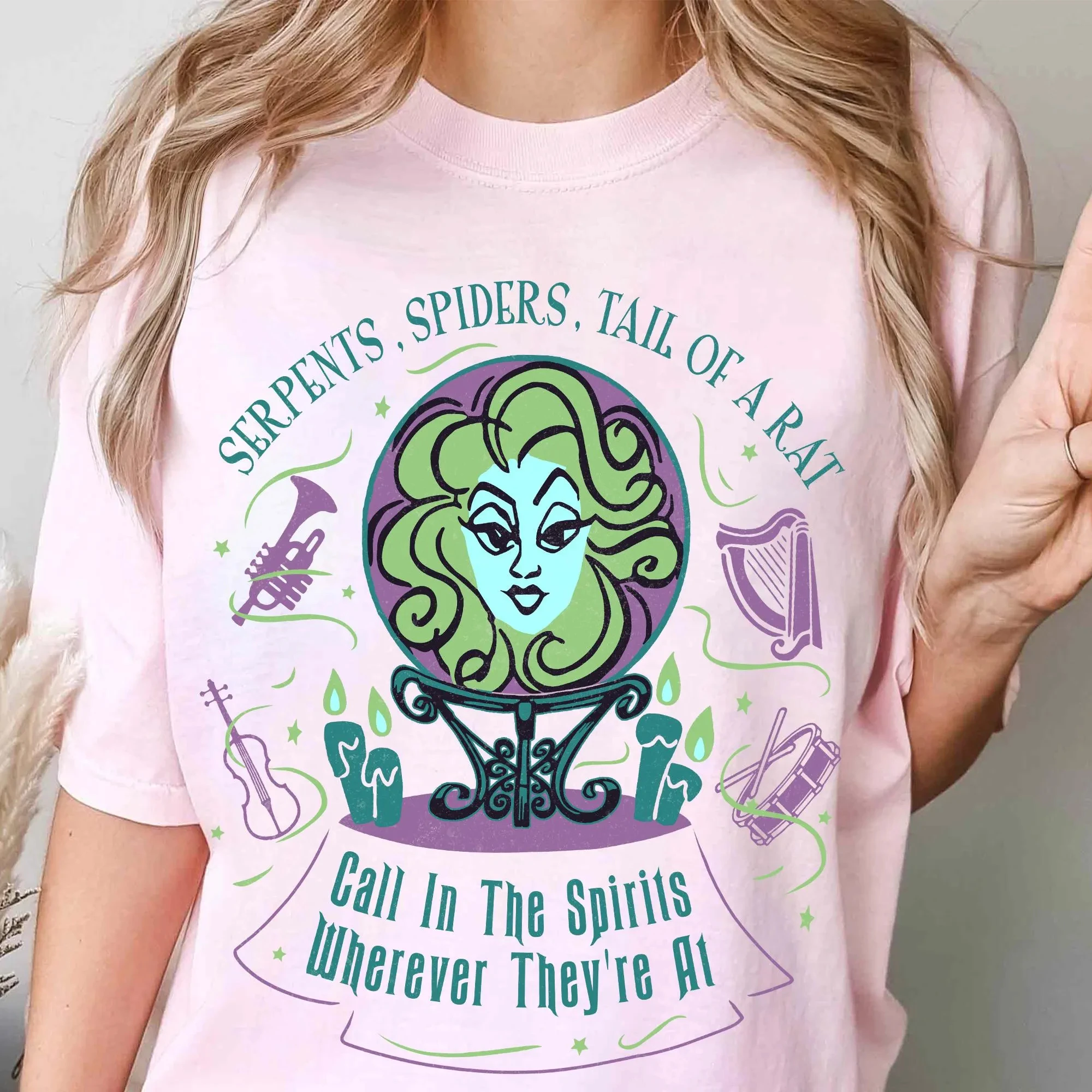 قمصان ديزني الرجعية مسكون البيت، السيدة ريتا كريستال الكرة تي شيرت، قمصان شبح استدعاء، قمصان ديزني الرعب الأسرة جولة