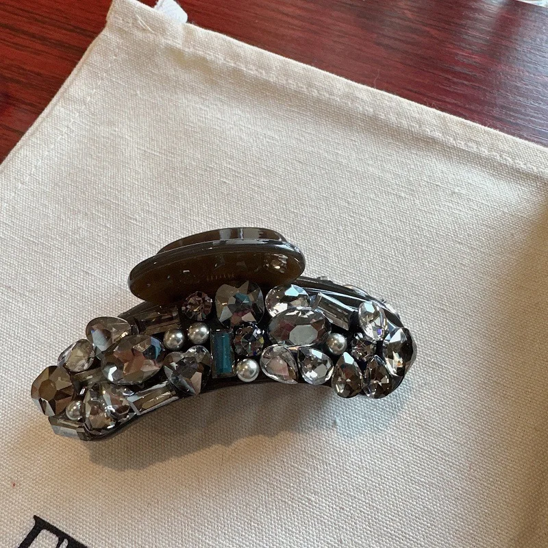 Flash Diamond Light Clip di squalo di lusso Clip media squisita e semplice Clip per capelli sulla testa posteriore Elegante copricapo per capelli a disco Forcina