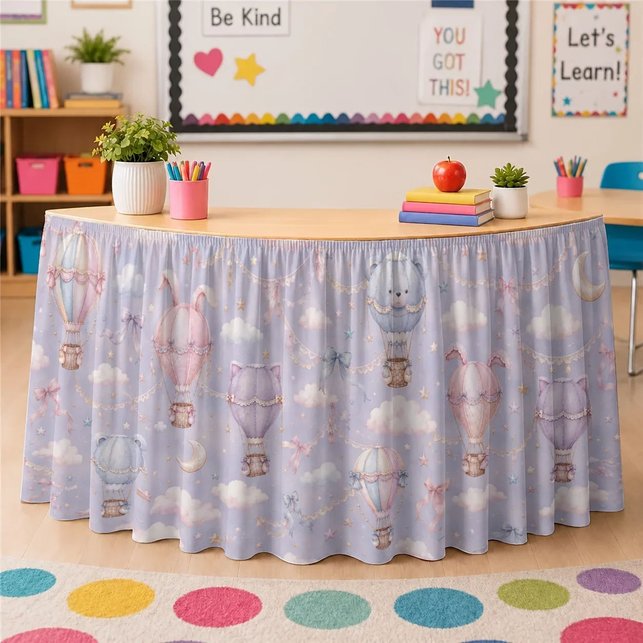 Birthday party tablecloth for spring and summer celebrations, with pastel-colored dreamy hot air balloons and clouds.xzj