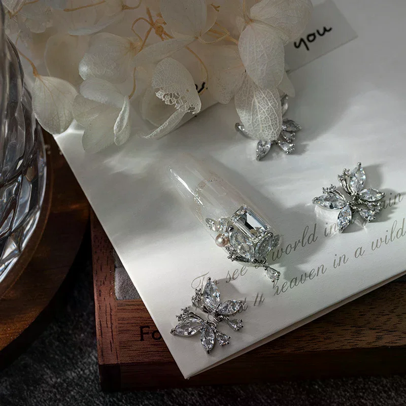 2 قطعة ثلاثية الأبعاد فراشة مسمار سحر مجموعة الزركون الشارات DIY مسمار الفن مانيكير اكسسوارات صالون المجوهرات ﻿