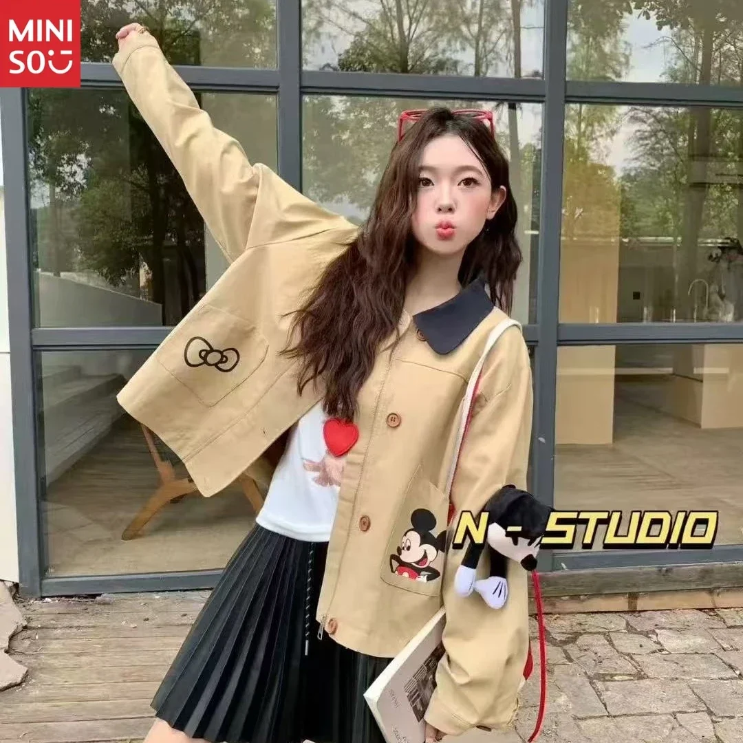 

Miniso, уменьшающая возраст куртка с Микки Маусом, 2025, тонкая короткая куртка с мультяшными вышитыми лацканами для женщин без аксессуаров