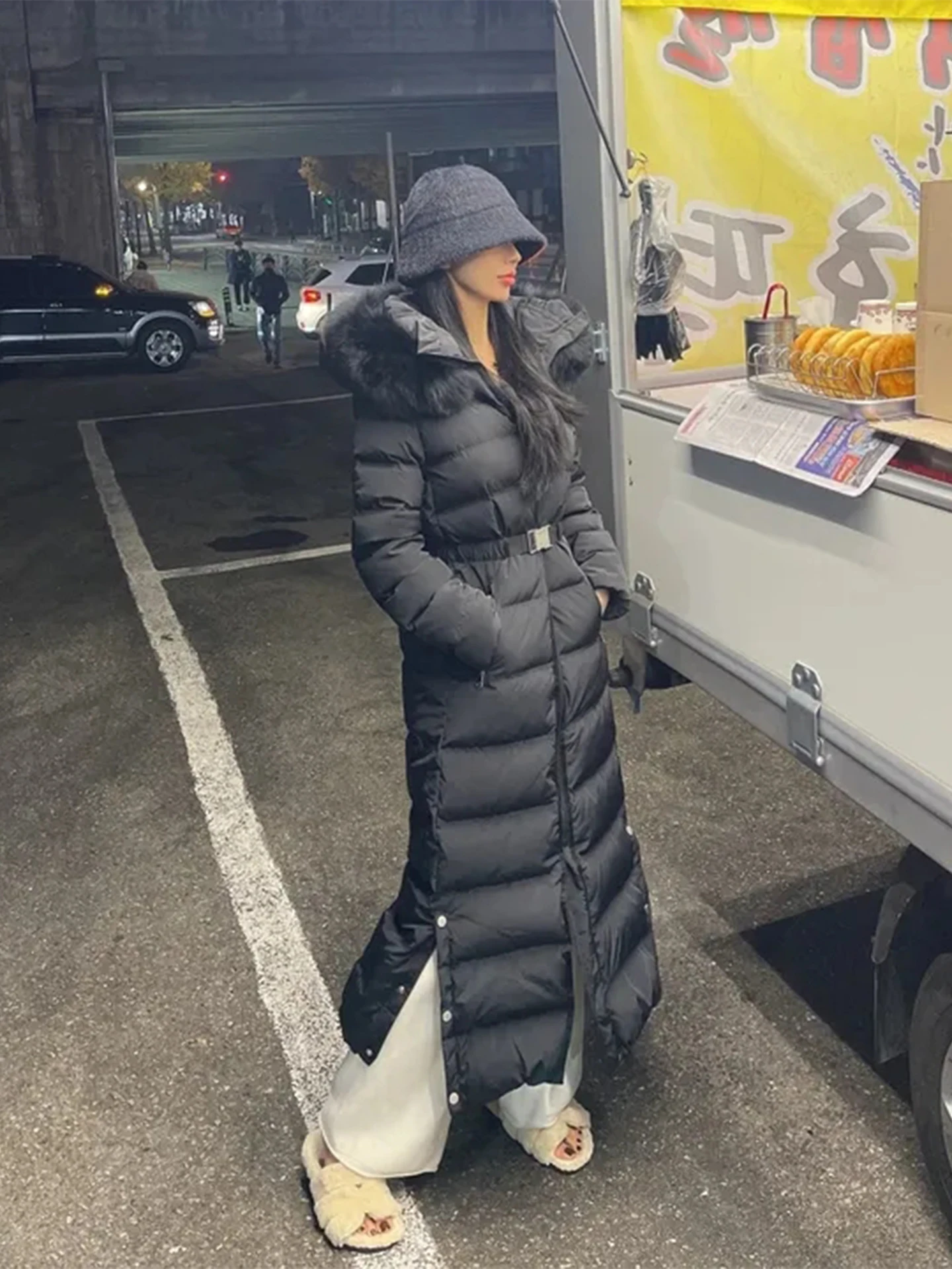 Jaet largo de plumas para mujer, novedad de 2025, Sle Bla Thiened, cálido, acolchado de cintura, ajustado, cuello de piel grande, prendas de vestir exteriores de alta gama