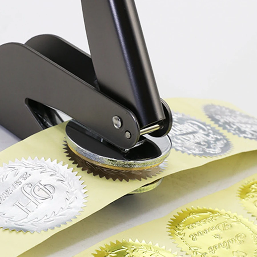 45mm Round Scalloped Edge Embossed Seal Stickers