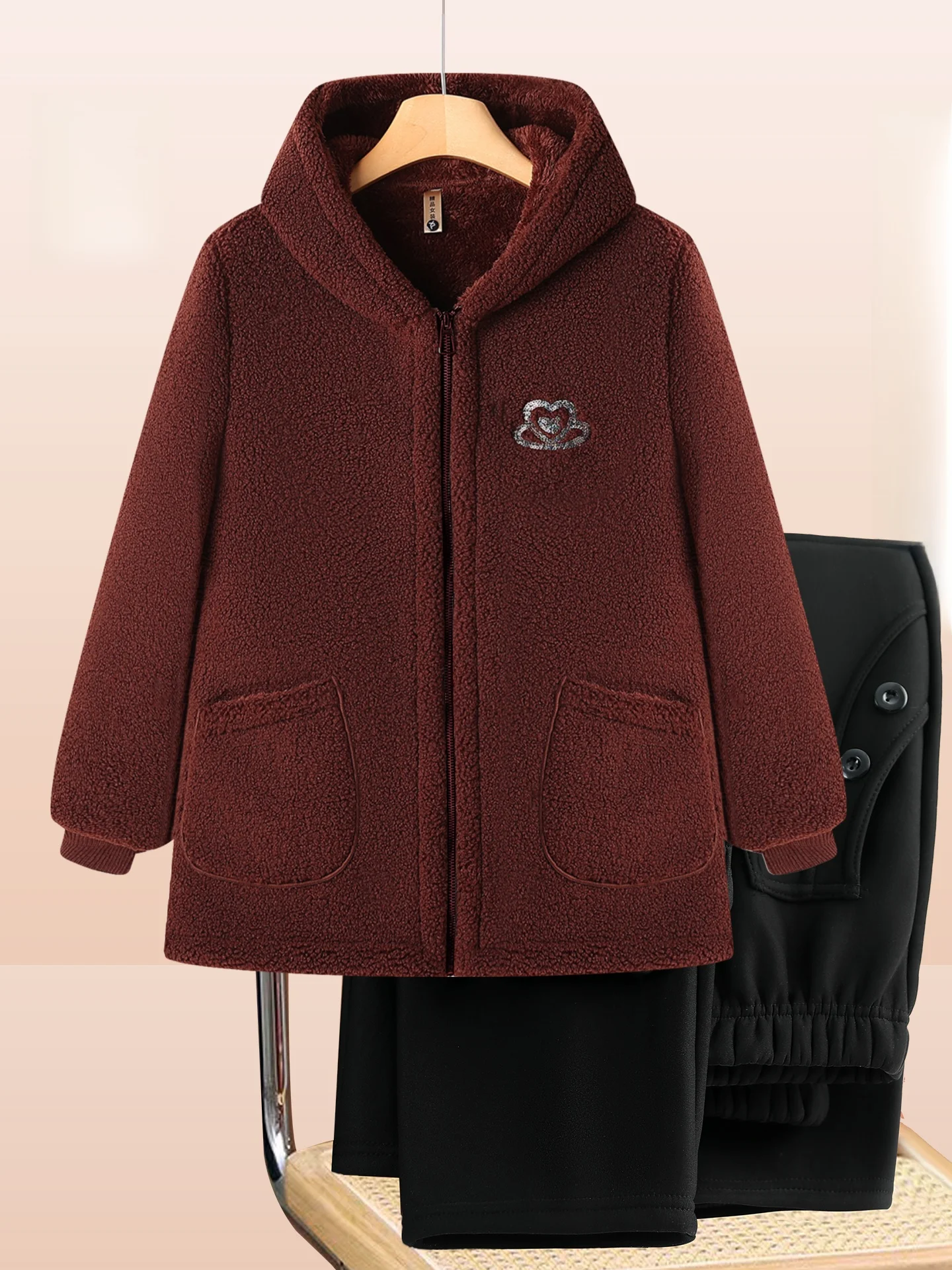 

Thiened Particle Fce Jaet Lamb Velvet Sweatirt Warm Top for Middle-Aged And ly Women Winter Faion Outerwear