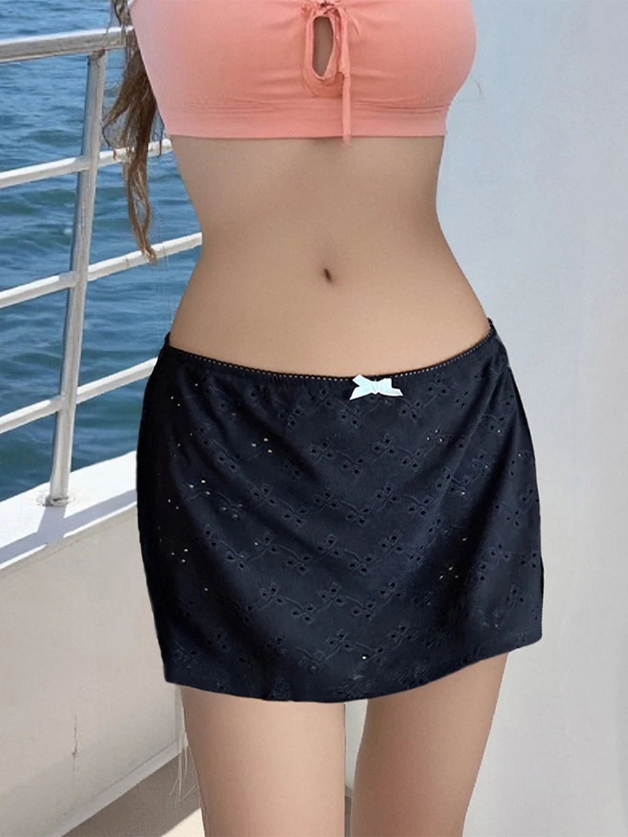 Minifalda de verano para mujer, elegante diseño de puntos huecos, falda corta informal de tiro bajo para la playa