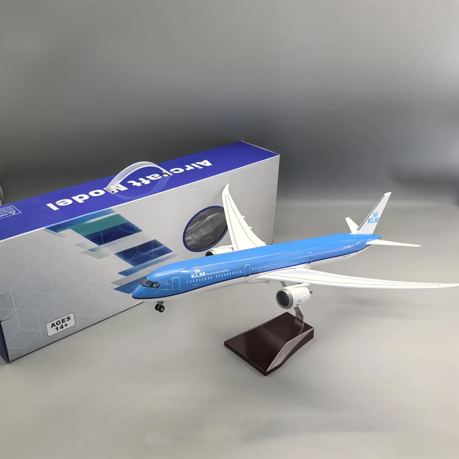 1/130 Scale Airplanes Model Klm Royal Dutch B787-10 Passenger Aircraft W Light & Wheel(Touch Or Sound Control) Collection Gift