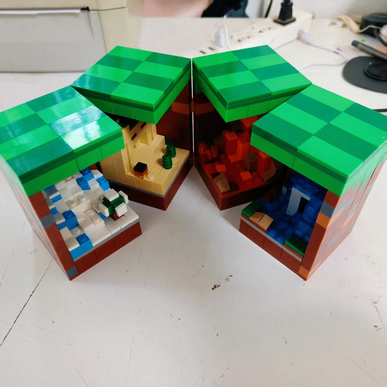 

Креативный конструктор Creative Cube: Пиксельные блоки-травинки, модель пейзажа «Четыре сезона», набор строительных блоков, игрушки