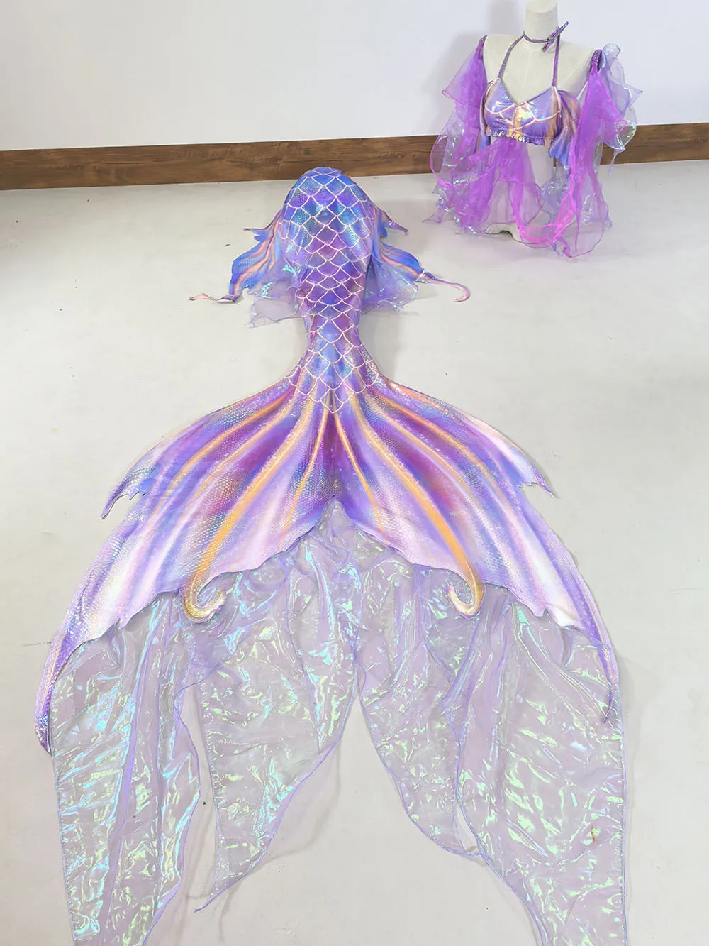 

Супер легкая водная рябь, золотое тиснение, хвост русалки, плавающая пряжа, хвост русалки, ласты, Mahina, одежда для плавания, дайвинга, хвоста