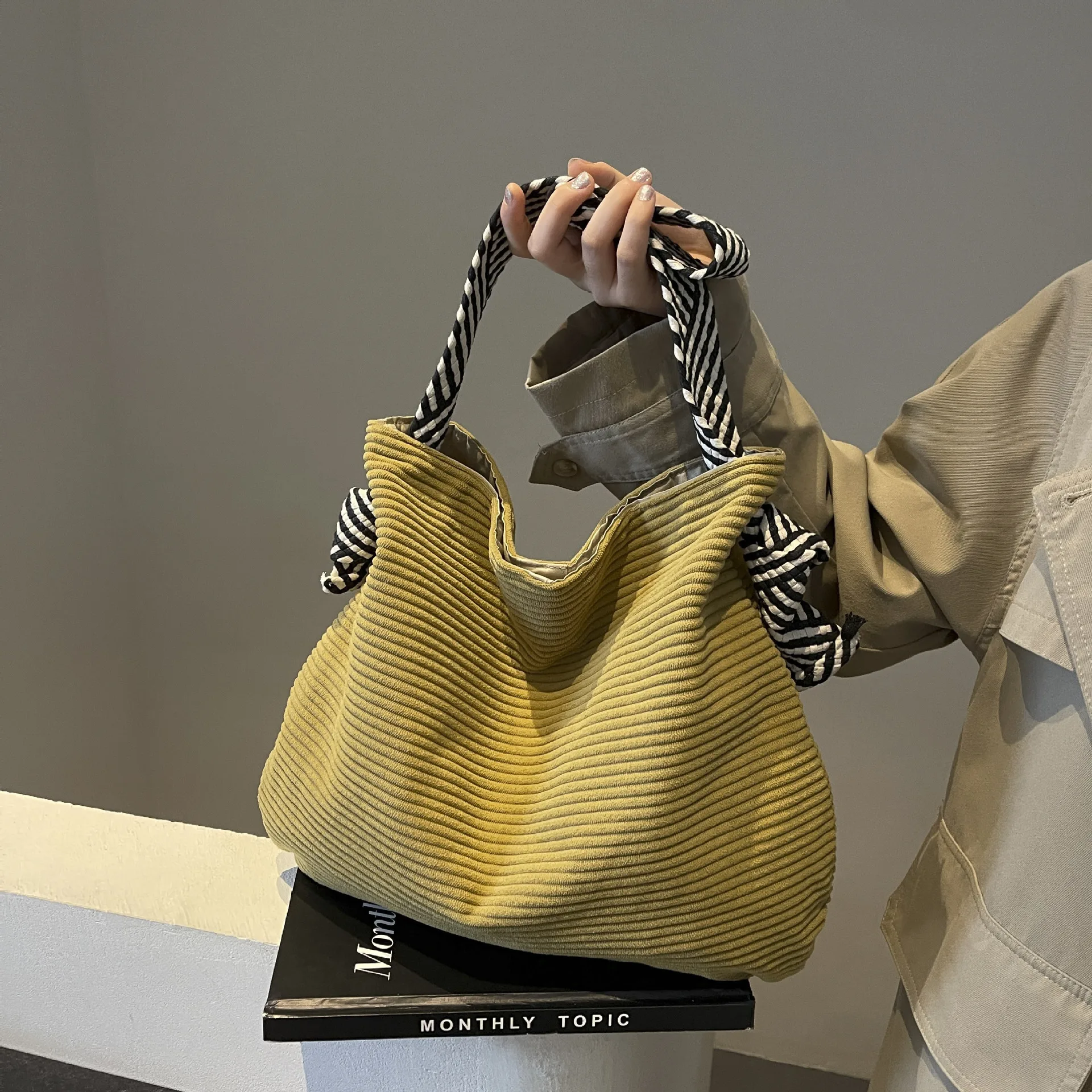 Lässige Hobo-Umhängetasche aus Cord, minimalistische einfarbige Handtasche, All-Match-Retro-Tasche – Detail 4
