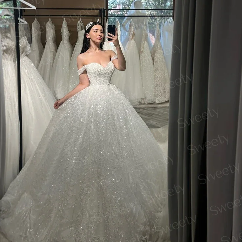 Shiny Wedding Dress Sequins With Embroidery Ball Gown Sweetheart V-Neck Sleeveless Button Robe De Mariee Lace Robe Customized