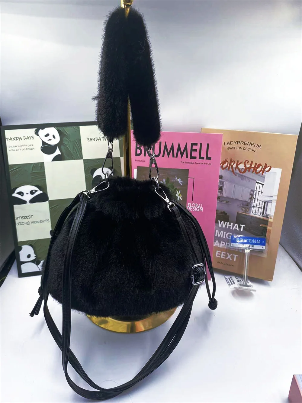 

Cute Imitation Mink Fur Bag 2025 Designer Luxury Bags For Women New Fashion Cloud Crossbody Bag Niche Design Sweet Girl Handbag