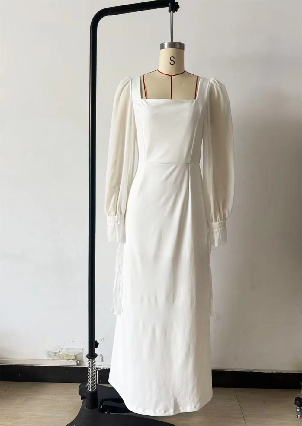 2025年新作 フレンチエレガント スクエアネック メッシュ シアー トランペットスリーブ ウエストシェイプ マーメイドドレス 特別な機会に