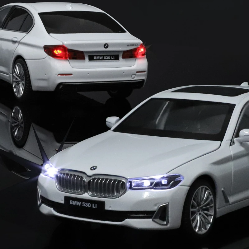 1:24 530Li الفاخرة سيدان سبيكة دييكاست سيارة لعبة مجسمة محاكاة التراجع الصوت ضوء ألعاب الزخرفية المتقدمة لصبي