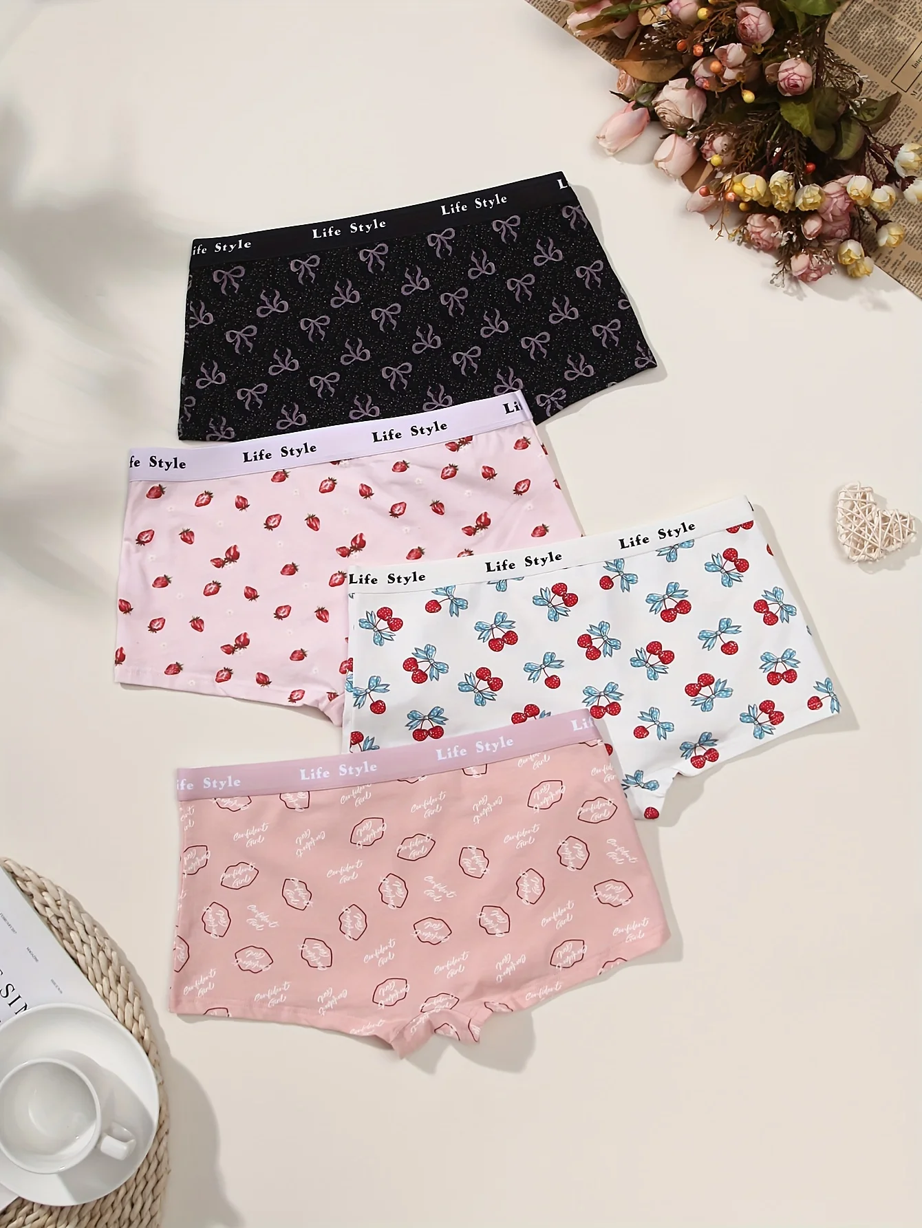 سراويل داخلية نسائية عشوائية مكونة من 4 قطع بنمط فاكهة مختلط الألوان بطباعة الكرز للسفر والمنزل والملابس الداخلية المريحة القطنية غير الرسمية
