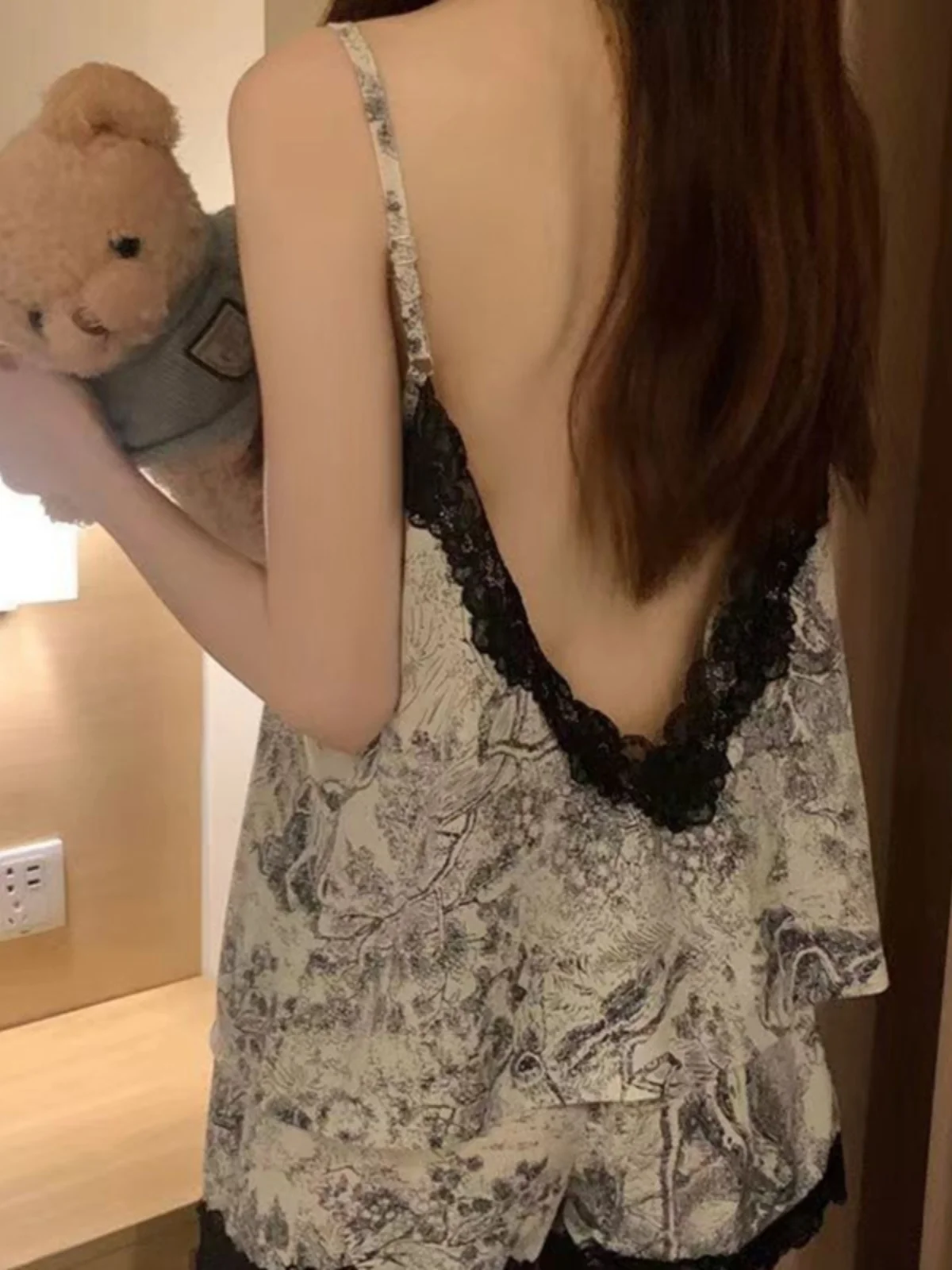 

Sexy Ice Silk Sleepwear Women's 2026 New Summer Girl Pure Desire Strap Short Pants Beautiful Back Ink Painting Two-Piece Set