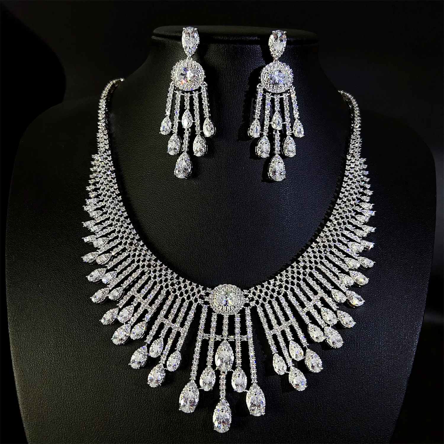 

Luxury Design Sense Tassel Necklace Earrings 2 Piece Women's Dress Decorative Jewelry Suitable for Wedding Prom Gifts M-810