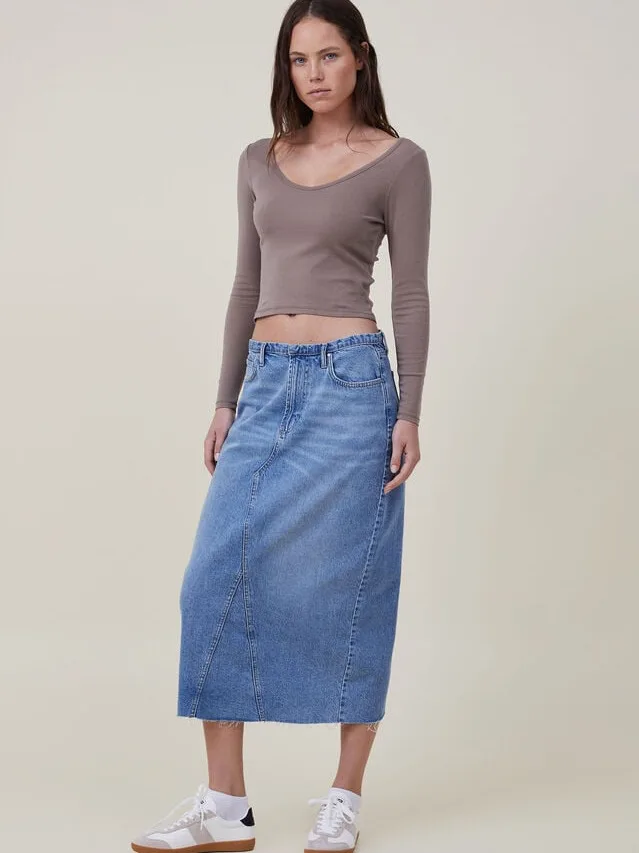 تي شيرت نسائي بأكمام طويلة وقصة ضيقة، مصنوع من مزيج من القطن والبوليستر، تصميم كاجوال عصري، قصير الطول.