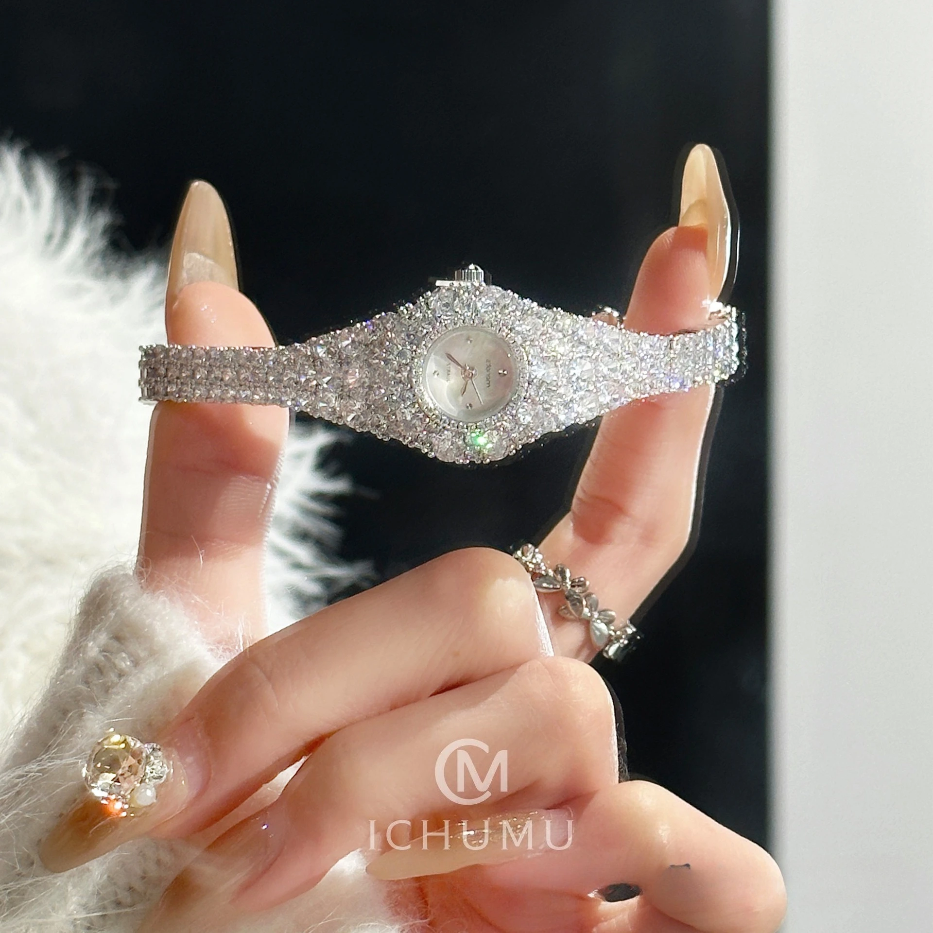 

Женские кварцевые часы с бриллиантами, модные роскошные высококачественные наручные часы, изысканные женские водонепроницаемые часы-браслет, подарок для девочек