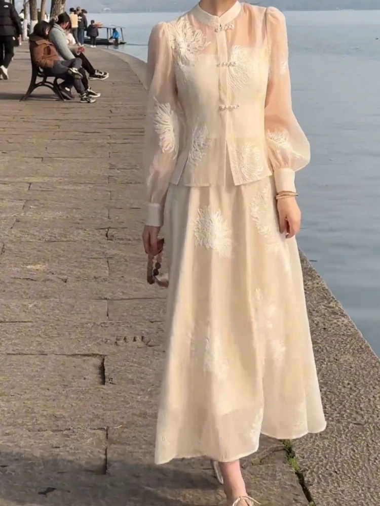 

Новый комплект в китайском стиле в китайском стиле для женской весенней коллекции, высококачественная рубашка на пуговицах с вышивкой, прямая юбка