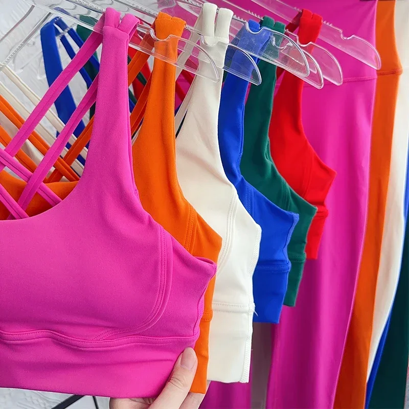 2024 Nowy 2-częściowy zestaw do jogi Oddychający kombinezon do fitnessu Topy do jogi z krzyżem na plecach Brzoskwiniowe spodnie do jogi Pilates Kombinezon do biegania — zdjęcie 3