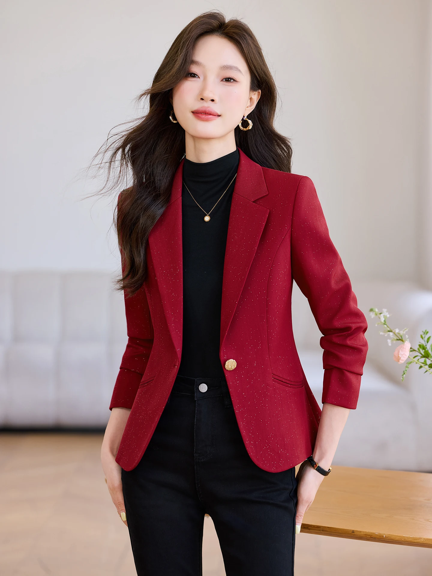

Красный повседневный женский укороченный пиджак, осень 2026, новый стиль, элегантный, премиум-класса, с пуговицами, карманами и яркой нитью