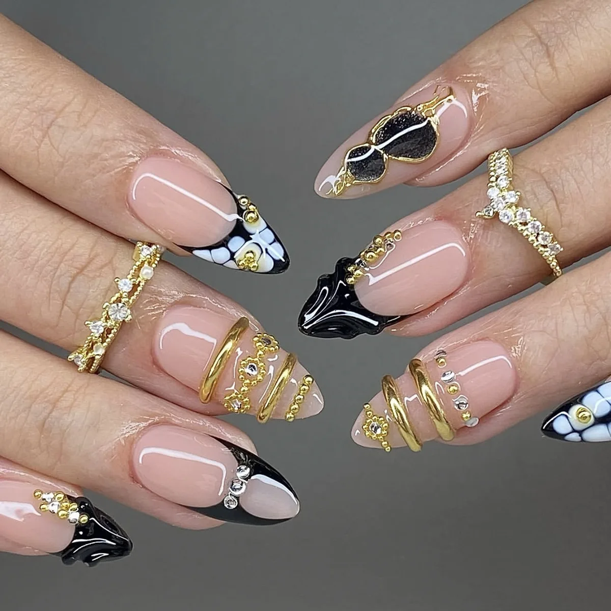 

24PCS Black White Gold Color Fake Nails 3D Drip Glue Rhinestone Elegant High End Luxury Style Southeast Asia Press on Nails Uñas