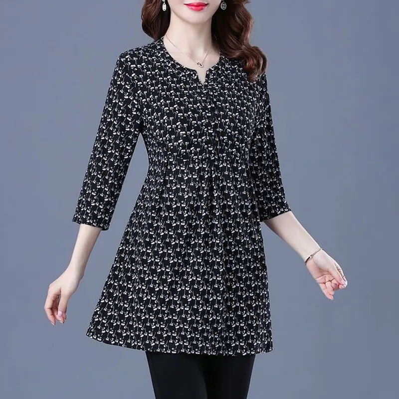 Stylish Broken Flowers Folds Shirt Commute Waist Women\'s Clothing Casual 3/4 Sleeve Spring Summer Elegant V-Neck Button Blouse