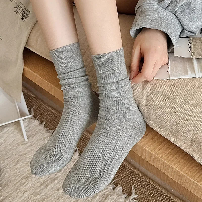 Skarpetki damskie w stylu koreańskim Casual długie skarpetki w jednolitym kolorze dzianina bawełniana moda Harajuku Streetwear czarne białe szare długie skarpetki