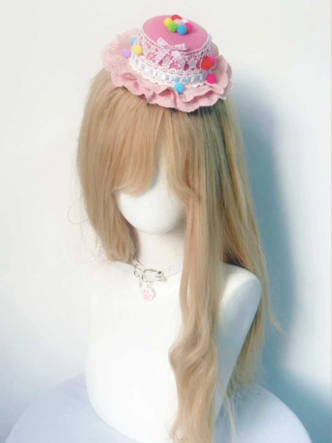 Mini sombrero rosa con pinza para el pelo con bola de encaje de dopamina para mujer, tocado para tomar fotos, decoración de fiesta de Lolita, horquilla para mujer y niña