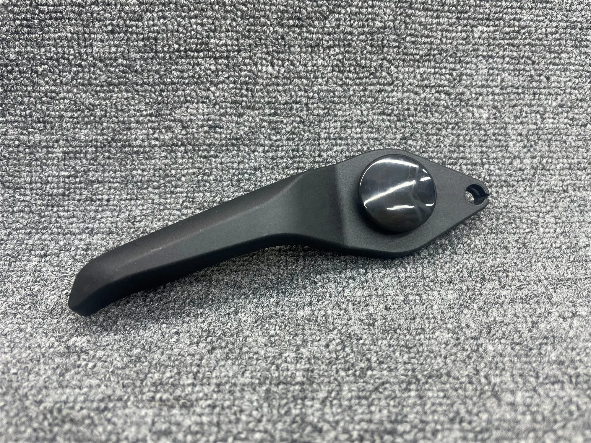 

1pc for VW Lamando L 22-24 Engine hood compartment safety buckle handle wrench original factory