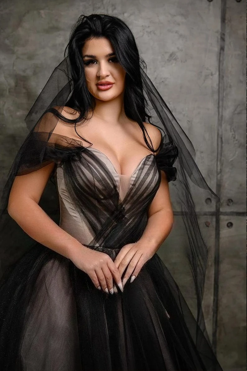 Abito da sposa gotico lunghezza tè corto con spalle scoperte Abito da ballo da sposa modesto Abito in tulle Abiti da sera per feste
