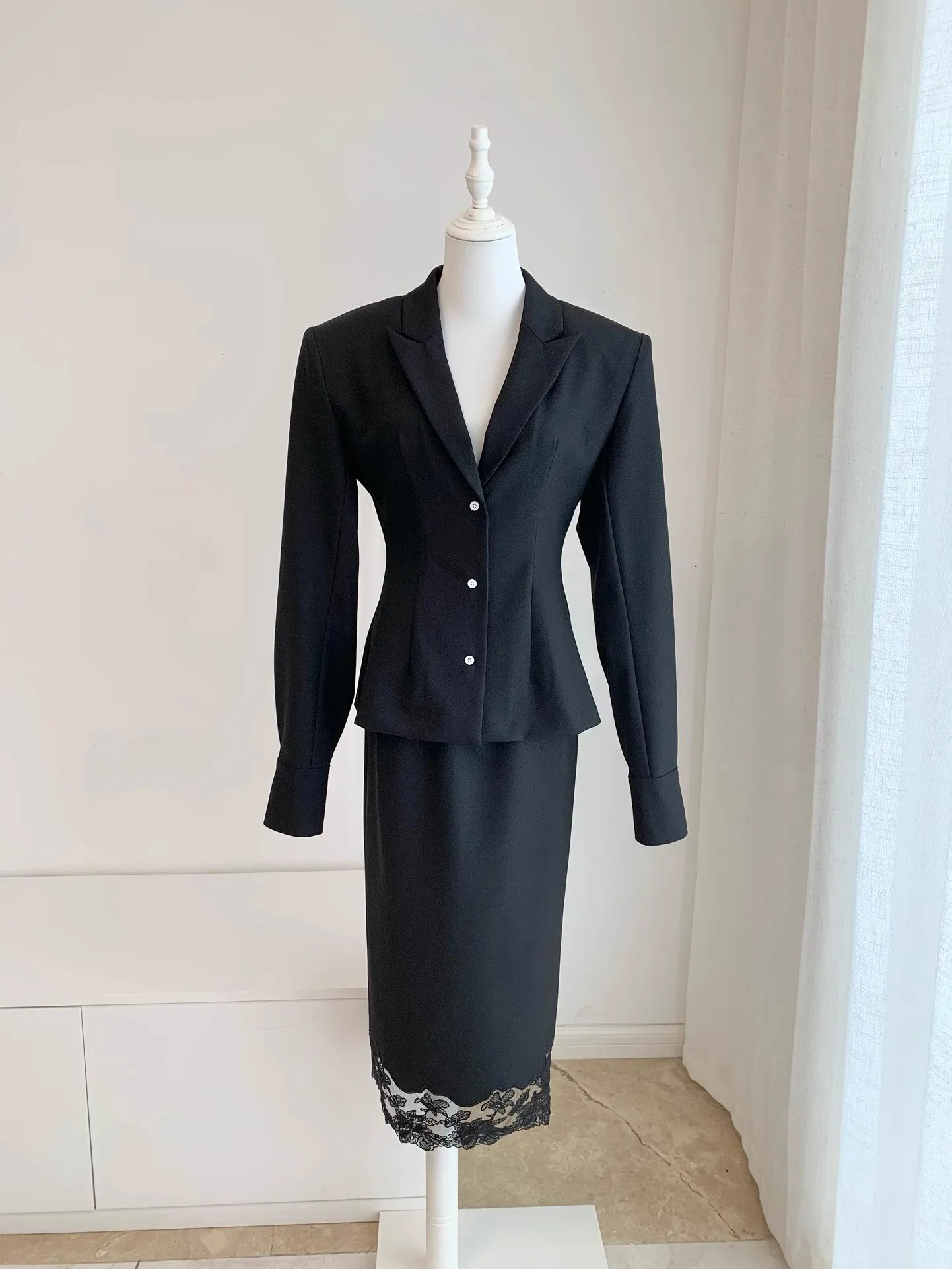 

Autumn new women's suit jacket with black top and black lace patchwork elegant skirt