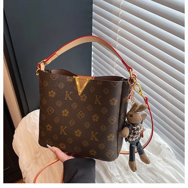 

2026 Retro Presbyopia Shoulder Handbag for Women, High-end Bucket Shape, Fashion Commute Crossbody Bag