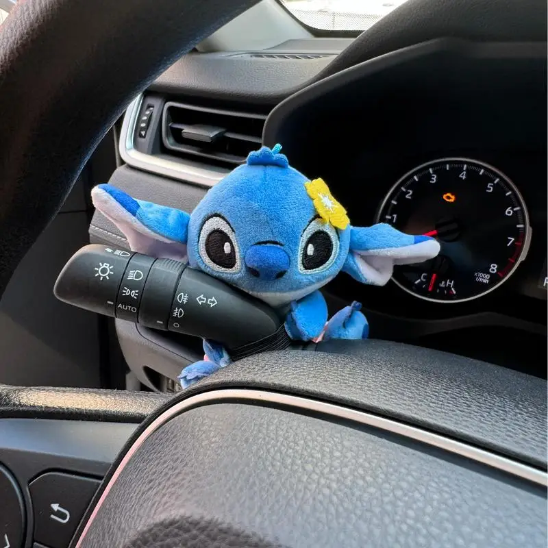 Poupée de poche de voiture Disney Stitch, modèle de décoration, personnalité créative, clignotant de voiture de grande valeur, essuie-glace, dessin animé mignon, cadeau d'ornement