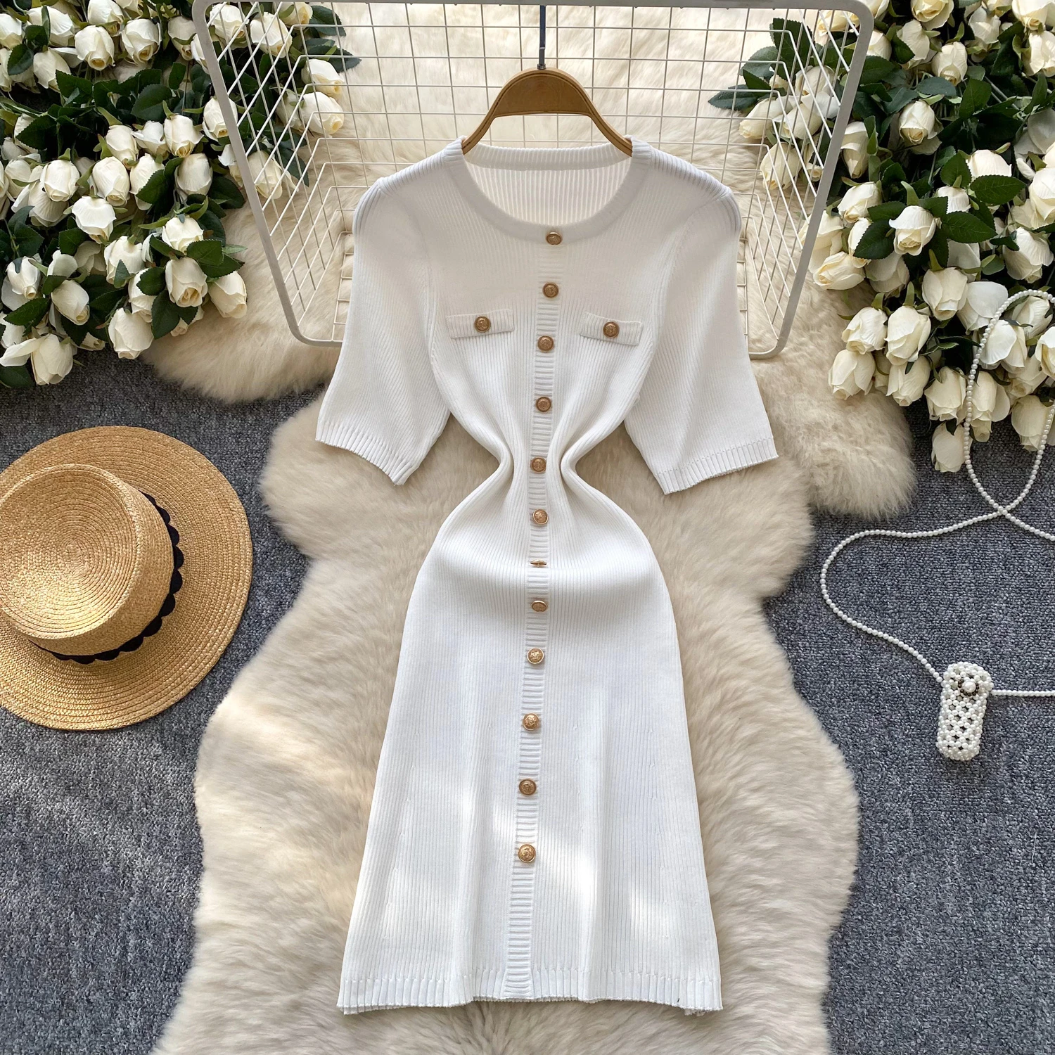 فستان محبوك أنيق بأكمام قصيرة للنساء من REALEFT موضة جديدة لربيع وصيف 2025 برقبة دائرية وأزرار فساتين نسائية غير رسمية