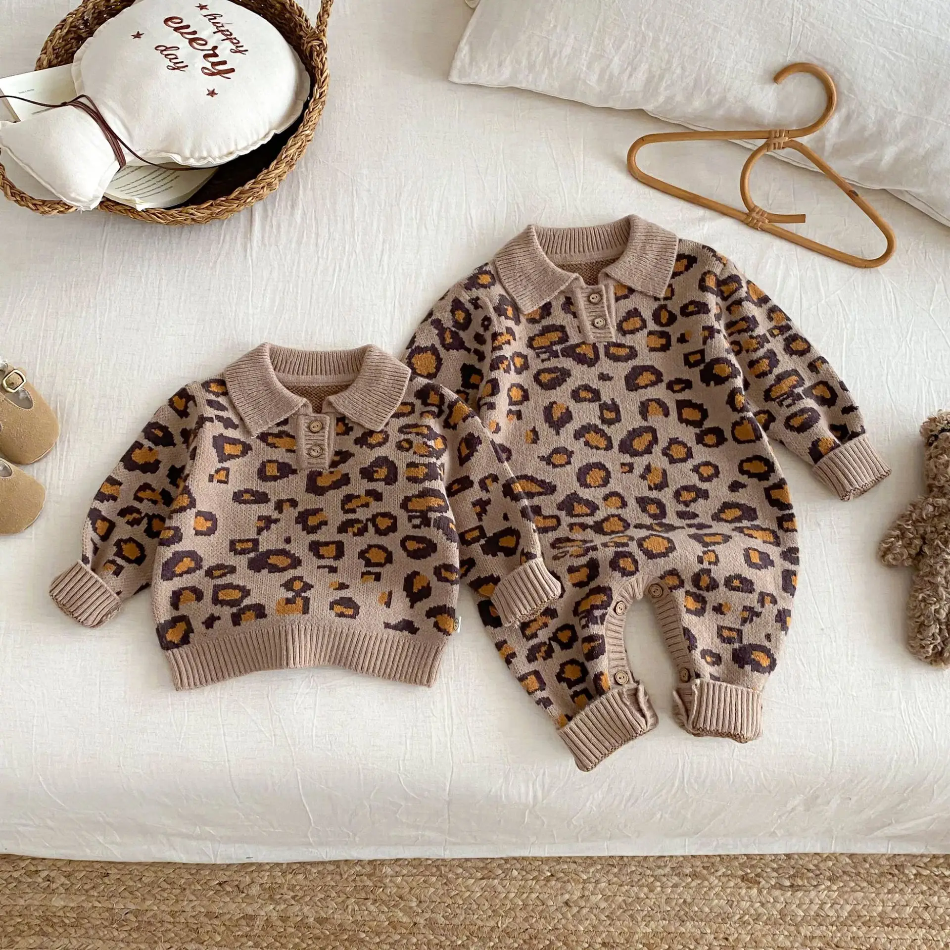 

2025 Baby Boys Girls Fashion Romper Clothes 0-5Y Baby Leopard Knitted Sweater Polo Collar Warm Knit Outfit Autumn Winter Top