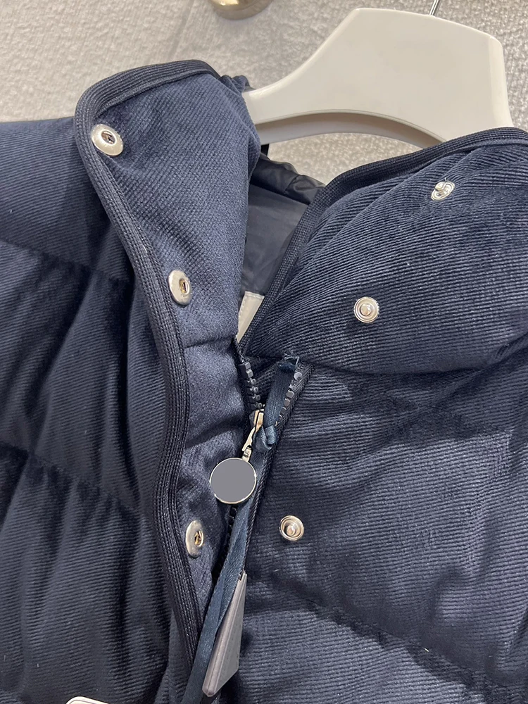 เสื้อแจ็คเก็ตดาวน์แบบมีฮู้ด สไตล์ลำลอง สีน้ำเงิน แฟชั่นฤดูหนาว สไตล์ใหม่ สำหรับผู้หญิง ปี 2025 รุ่นสั้น อุ่นสบาย