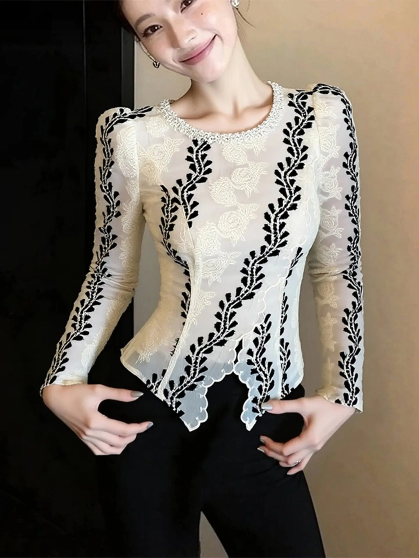 2025 Spring Fall Women O Neck Pearls Lace Patchwork Embroidery Irregual Beige Top T Shirt , Woman Fashion Designer Tops Shirts