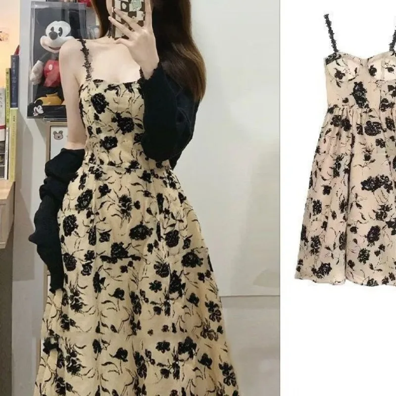 Women's 2024 Spring and Summer New Escape Princess Style Royal Sister Bombing Street Pure Desire Hepburn Style Sling Dress