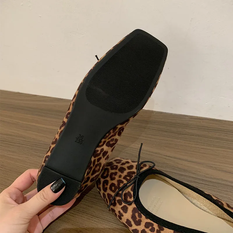 Modische Ballerinas für Damen, höhenverstärkende Slip-On-Schuhe, flache Damenschuhe mit Schleifenknoten, neue Frühlings- und Herbstkollektion. – Detail 11