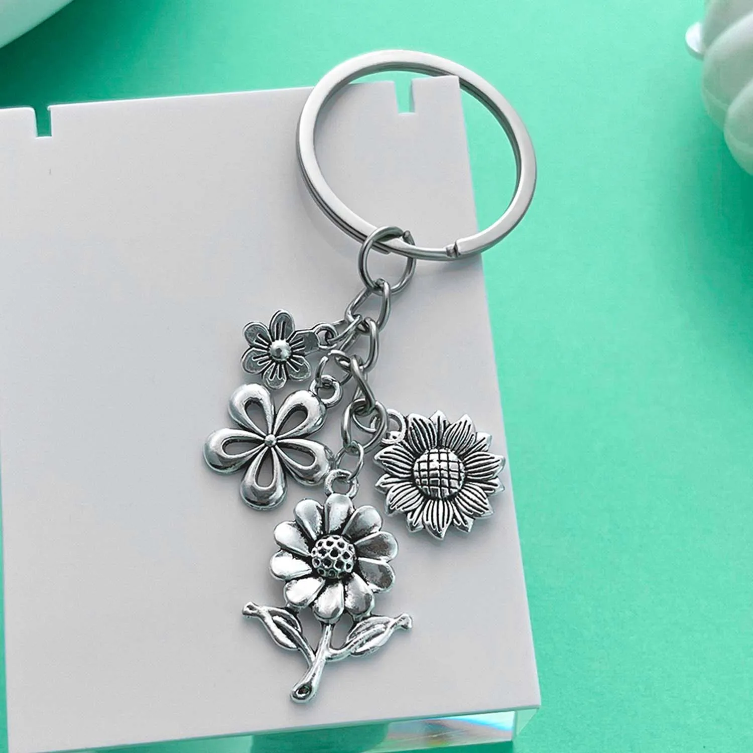 1pc New Fashion Sunflower Keychain, Alloy Metal key Ring, Jewelry Gift For Friends