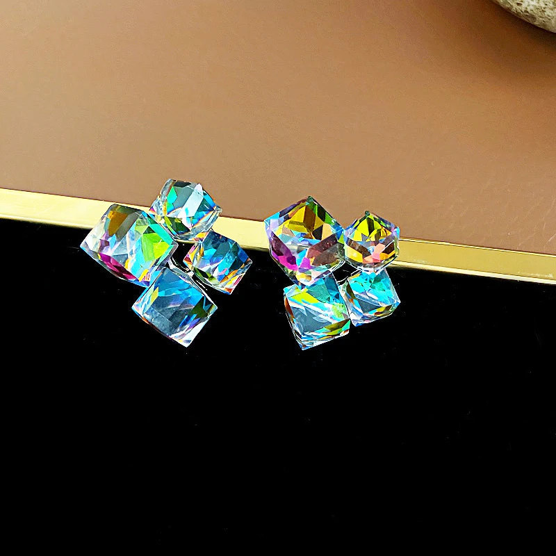 2024 New Dazzling Square Women's Stud Earrings Shiny Crystal Black Rhinestone Small Earrings for Female Party Ear Jewelry