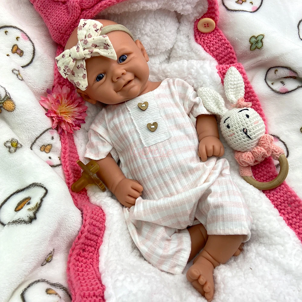 

Full Silicone Reborn Baby Doll Weighted Body Smiling Washable Realistic Skin Touch Ideal Birthday Gift for Family & Lovers
