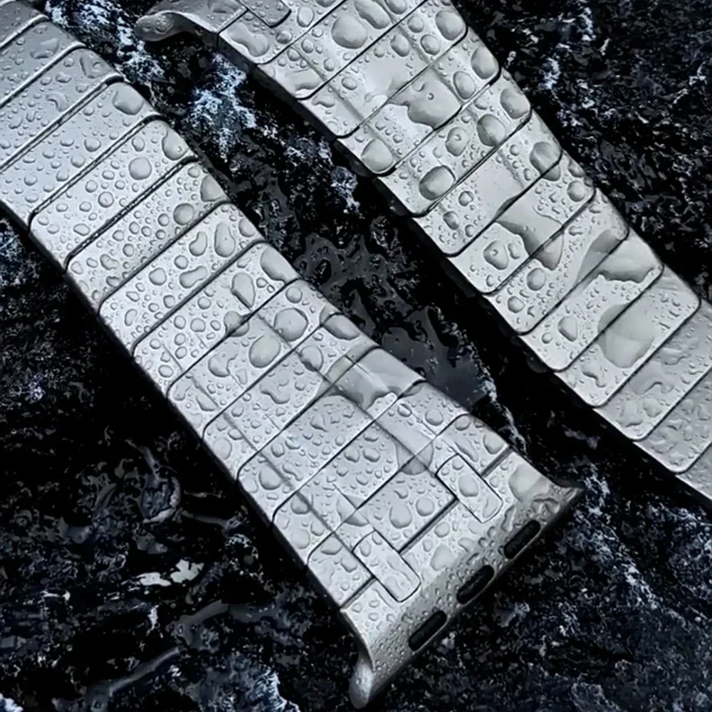 Bracciale a maglie per Apple Watch Serie 10 46mm Ultra 49mm Cinturino da uomo di lusso per serie 9 8 7 6 5 4 45mm 44mm Cinturino magnetico Correa